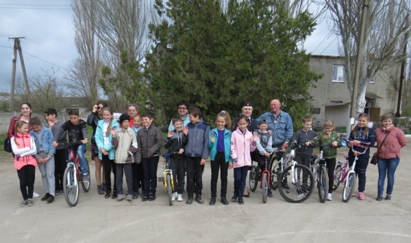 В районе юные инспектора дорожного движения соревновались в конкурсе «Безопасное колесо»