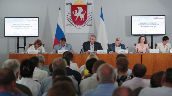 Сергей Аксёнов провёл совещание по проблемным вопросам Ленинского района