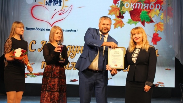Коллективы художественной самодеятельности Ленинского района приняли участие в Гала-концерте победителей Фестиваля художественной самодеятельности граждан пожилого возраста