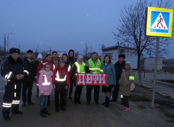 Инспекторы ГИБДД в Ленинском районе вместе с «Родительским патрулем» следит за безопасностью детей