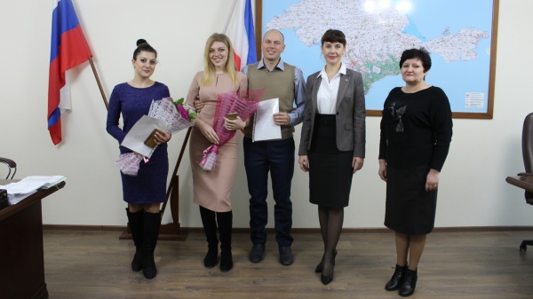 Четырем семьям Ленинского района вручены справки на получение сертификатов на единовременную выплату для улучшения жилищных условий