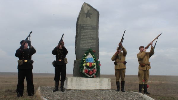 В Ленинском районе прошел автопробег, посвященный открытию Крымского фронта, приуроченный к празднованию 75-ой годовщины Победы в Великой Отечественной Войне