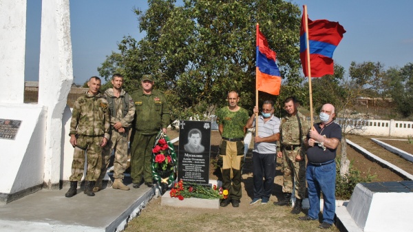 В селе Уварово открыли надгробный памятный знак