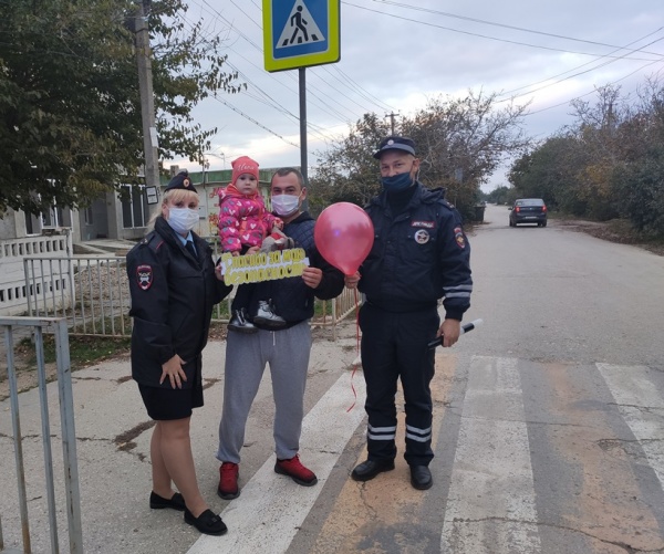 Госавтоинспекция Ленинского района провела акцию в поддержку ответственного отношения к безопасности детей в автомобиле