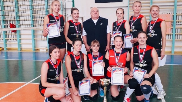 Сборная команда Ленинского района стала серебряным призером открытого чемпионата города Феодосия по волейболу