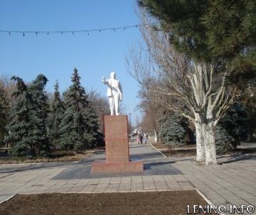 Нашему памятнику Ленину ничего не грозит