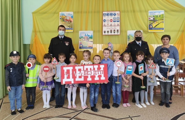 Госавтоинспекторы Ленинского района провели урок дорожной безопасности для юных пешеходов