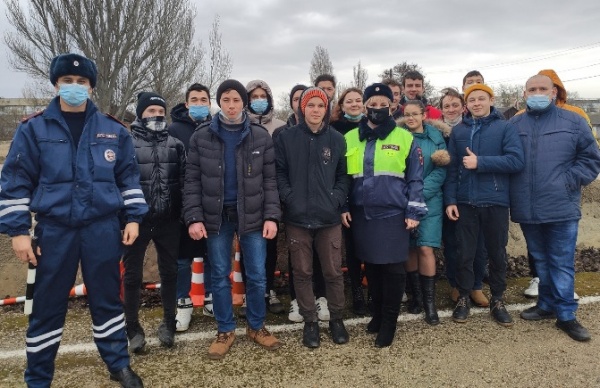 Сотрудники Госавтоинспекции Ленинского района встретились с будущими водителями