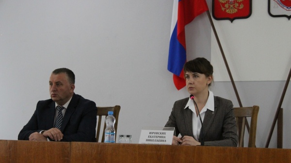 Глава Администрации Ленинского района Екатерина Юровских провела очередное аппаратное совещание