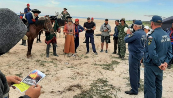 Спасатели рассказали гардемаринам, как не утонуть