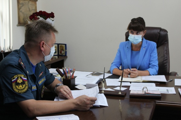 Глава Администрации Ленинского района Екатерина Юровских провела рабочую встречу с руководством отдела надзорной деятельности и профилактической работы по Ленинскому району УНД и ПР ГУ МЧС России по Р