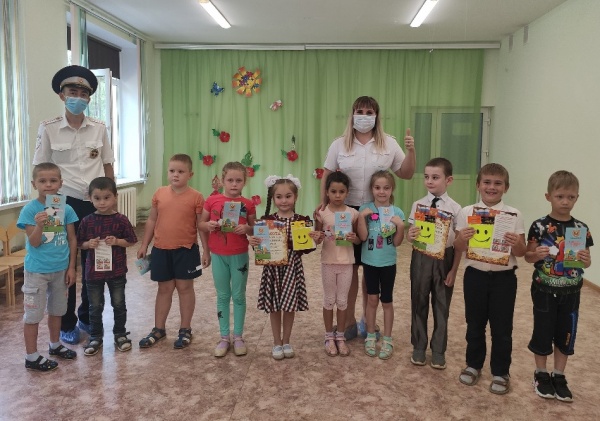 Госавтоинспекция Ленинского района провела День дорожной безопасности для самых маленьких участников дорожного движения