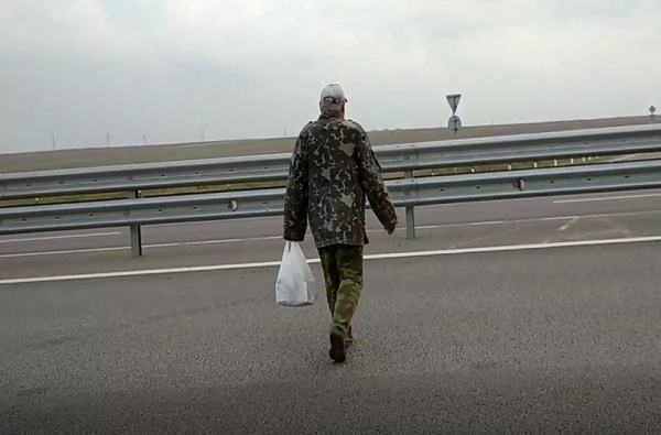 Жители села Ерофеево Ленинского района, рискуя жизнью, перебегают через «Тавриду»