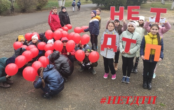 ​Госавтоинспекция Ленинского района провела флешмоб в преддверии Дня памяти жертв ДТП