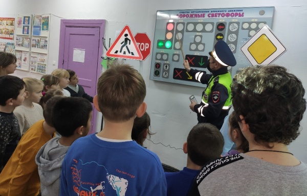 ​Госавтоинспекция Ленинского района провела интерактивные занятия по изучению ПДД для юных участников дорожного движения