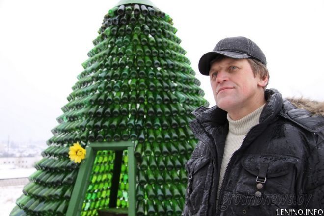 В Крыму создали самую высокую елку... из бутылок