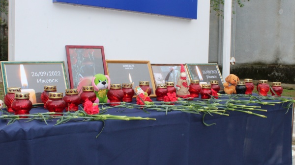 В Ленинском районе почтили память жертв трагедии, которая произошла в школе № 88 города Ижевск