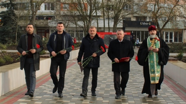 В посёлке Ленино прошёл митинг, посвящённый Дню Героев Отечества