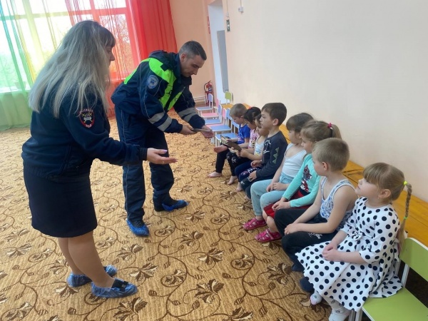 ​Госавтоинспекция Ленинского района провела День дорожной безопасности для самых маленьких участников дорожного движения