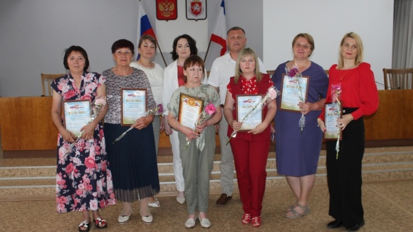 В Администрации Ленинского района состоялось торжественное собрание, приуроченное ко Дню социального работника