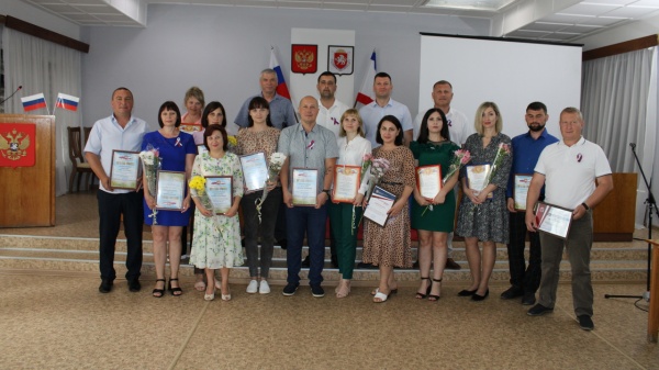 В Администрации Ленинского района состоялось торжественное собрание, посвященное Дню России