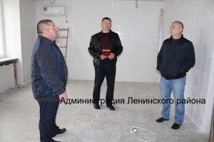 Игорь Крутьков проверил ход выполнения ремонтных работ на здании хирургического корпуса Ленинской ЦРБ