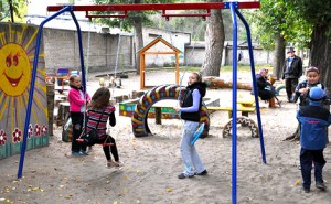 Детские площадки отремонтируют в Ленинском районе