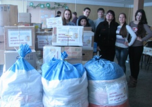 Подарки детям Донбасса от детей пгт Ленино