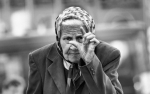 Пенсионерка Ленинского района: "Что пенсию стали выплачивать по частям?"