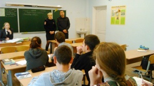 В Ленинском районе правоохранители проводят в школах занятия в рамках акции «Готовимся к сдаче норм ГТО вместе с полицейским»