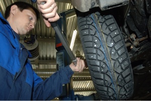 Госавтоинспекция Крыма напоминает о необходимости своевременной замены летних шин автомобиля на зимние