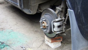 Полицейские пресекли кражу колес