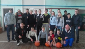 В Ленинском районе сотрудники полиции и школьники состязались в быстроте, силе и ловкости