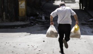 Зная, что хозяйка дома отсутствует, злоумышленник похитил продукты питания