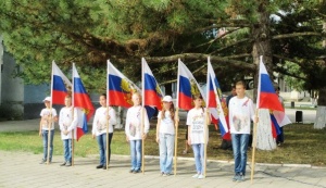 В Ленинском районе отпраздновали День Государственного Флага Российской Федерации
