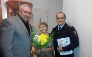 Сотрудники полиции совместно с членами Общественного совета при ОМВД России по Ленинскому району провели акцию «Забота о ветеране - наш долг»