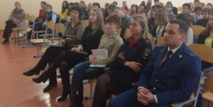 Полицейские Ленинского района приняли участие в открытом уроке для старшеклассников
