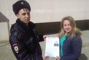 «8 марта – в каждый дом»: Участковые Ленинского района поздравляют женщин с наступающим праздником Весны