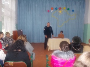 В Ленинском районе полицейские рассказали школьникам и родителям об опасности, подстерегающей детей в интернете