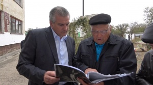 Сергей Аксёнов проинспектировал Ленинский район, где проводятся выездные приёмы граждан членами правительства Республики Крым