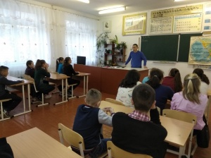 Сотрудники полиции Ленинского района провели «Урок права» с учащимися школы