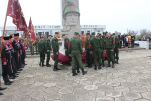 В селе Батальное состоялась торжественная церемония перезахоронения останков воинов Рабоче-Крестьянской Красной Армии, командиров и бойцов Крымского фронта «Память должна быть вечной»