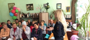 В Ленинском районе сотрудники полиции продолжают акцию «Госуслуги - это проще, чем кажется»