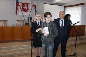 ​Полицейские Ленинского района вручили паспорта юным гражданам России