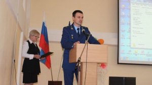 Прокурор Ленинского района Никита Гаврилюк провел викторину с учащимися общеобразовательных учреждений района