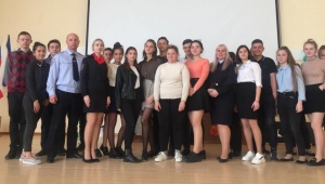 В Ленинском районе сотрудники полиции и общественники в рамках акции "Призывник" встретились с подростками, рассказав о вреде наркотиков