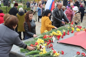 В посёлке Ленино состоялся митинг, посвященный 75-й годовщине освобождения Ленинского района от фашистских захватчиков
