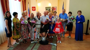 В Ленинском ЗАГС чествовали супругов с изумрудным юбилеем свадьбы
