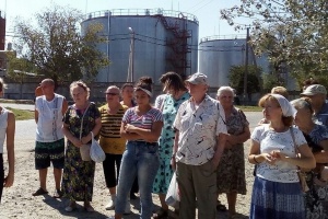 «Дышать невозможно, болит голова»: Жители Ленино задыхаются от выбросов нефтебазы