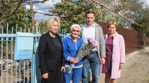 Ветеранам труда Ленинского района вручили приставки для приема цифрового эфирного телевидения